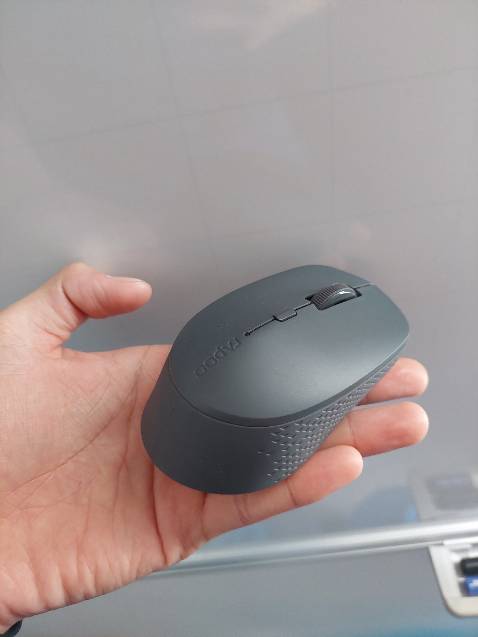 Hàng ở mức ổn so với giá, hộp nắp đậy pin hơi lỏng, nhìn màu hơi nhạt hơn ảnh. 2 phím chính thì silent còn lại vẫn có tiếng, hơi tiếc ở chi tiết này.