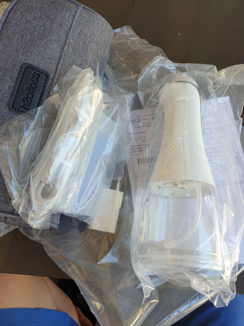 Vừa nhận hàng đem ra *** ngay, ban đầu chưa quen dùng nên hơi vướng. Sản phẩm đúng như mô tả. Dùng mức 1 mức 2 thấy cũng ok rồi. Tăng lên mức khác mạnh hơn, sẽ dùng thử các mức cao hơn khi quen dần. Sản phẩm có túi đựng mang đi khá tiện lợi. Các vật dụng đi kèm được đóng gói đầy đủ đúng như mô tả. Về độ bền chắc phải cần thêm thời gian mới có đánh giá chính xác. Nói chung rất hài lòng với sản phẩm và thời gian cũng như thái độ tốt khi giao hàng.