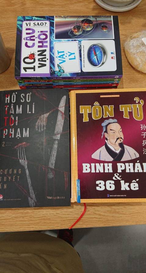 Tui già rồi nhưng tui thích đọc mấy cuốn như này. Bìa đẹp, thiết kế cũng đẹp, chất lượng in ấn cũng ok đóng gói kỹ nữa. Cảm ơn mọi người