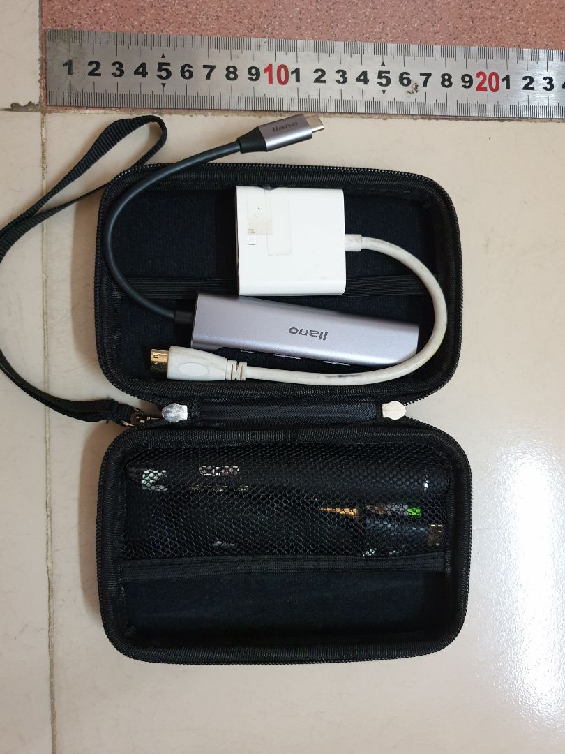 Hộp có chia ngăn, kích thước khá phù hợp để đựng Jack chuyển đổi, bút trình chiếu, pin sạc, cáp kết nối.... Vỏ chắc chắn, một mặt được làm lồi lõm để dễ nhận định. Rất hài lòng Hộp có chia ngăn, kích thước khá phù hợp để đựng Jack chuyển đổi, bút trình chiếu, pin sạc, cáp kết nối.... Vỏ chắc chắn, một mặt được làm lồi lõm để dễ nhận định. Rất hài lòng