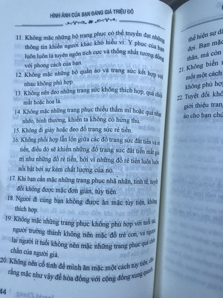 Sách hay về xây dựng hình tượng, bề ngoài, chủ yếu trong thương mại kinh doanh, lối ăn mặc kinh điển của giới thượng lưu Châu Âu hay Mỹ. Ko dành cho thời trang ca sĩ nhé. Chăm chút tiểu tiết bề ngoài, Dành cho người hướng đến việc làm doanh nhân