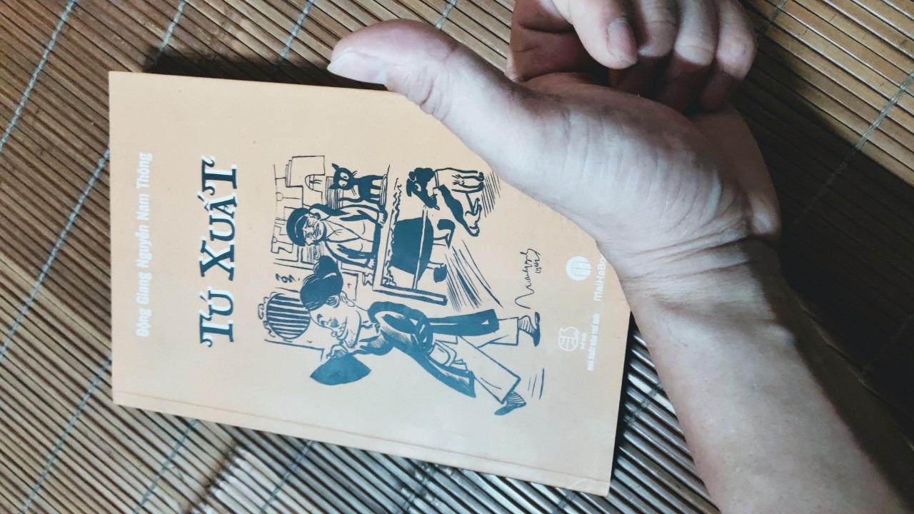 Sách in theo lối hành văn ngày xưa, in đẹp và có những minh họa của thời kì xưa
Nhắc ta về cuộc sống dân dã đã qua