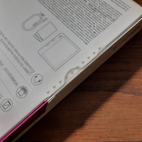 Shop hỗ trợ nhiệt tình. Máy còn nguyên seal nên cũng yên tâm. Shop hỗ trợ nhiệt tình. Máy còn nguyên seal nên cũng yên tâm.