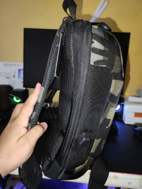 Sp ổn, giao hàng nhanh, khoá mã dễ điều chỉnh, các ngăn chứa rộng rãi, dây đeo êm ái