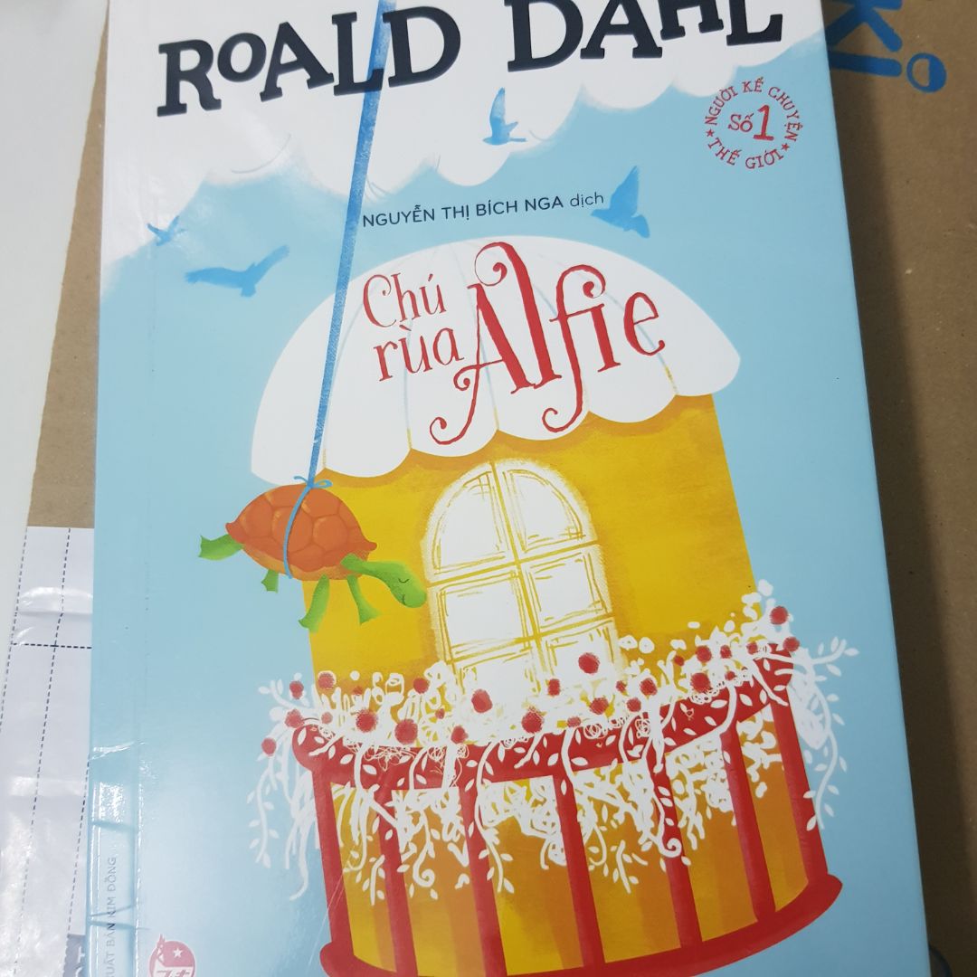 tiki giao hàng nhanh, sách không móp méo hay dập góc nào cả, khá mỏng, nội dung của câu chuyện cũng tạm ổn.