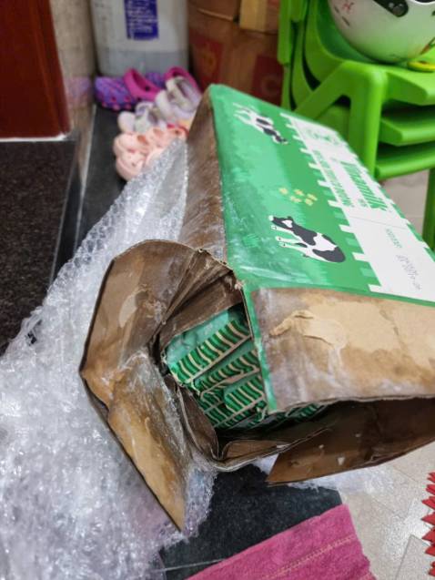 Giao hàng lần này bị đổ, bể quá shop ơi. Xin chú ý các lần sau ạ