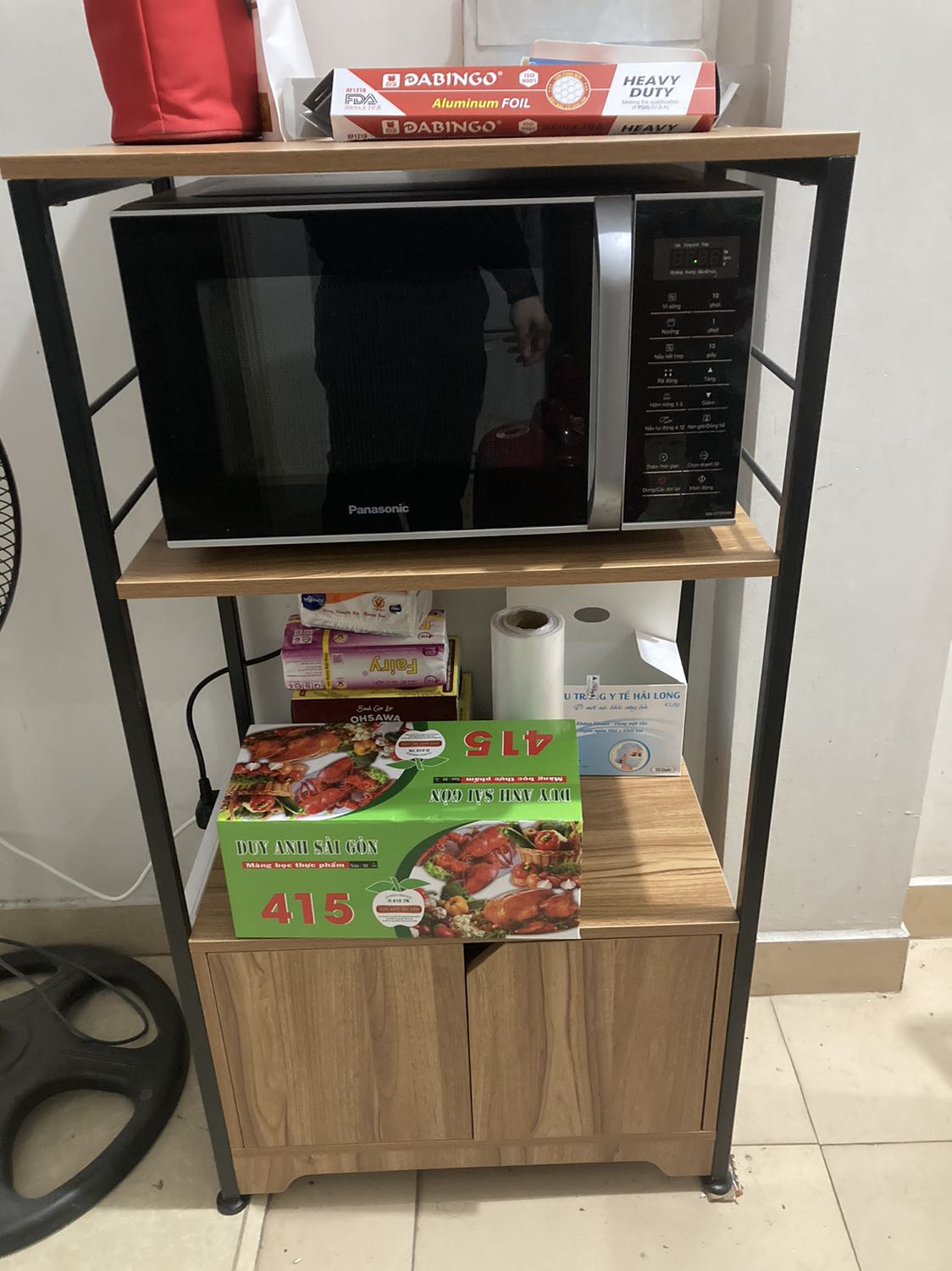 Tủ đẹp, chắc chắn, có thể yêu cầu shop lắp sẵn trước khi mang đến. Bản lề xịn, đóng mở nhẹ nhàng. Sẽ giới thiệu với người thân, bạn bè sản phẩm này.