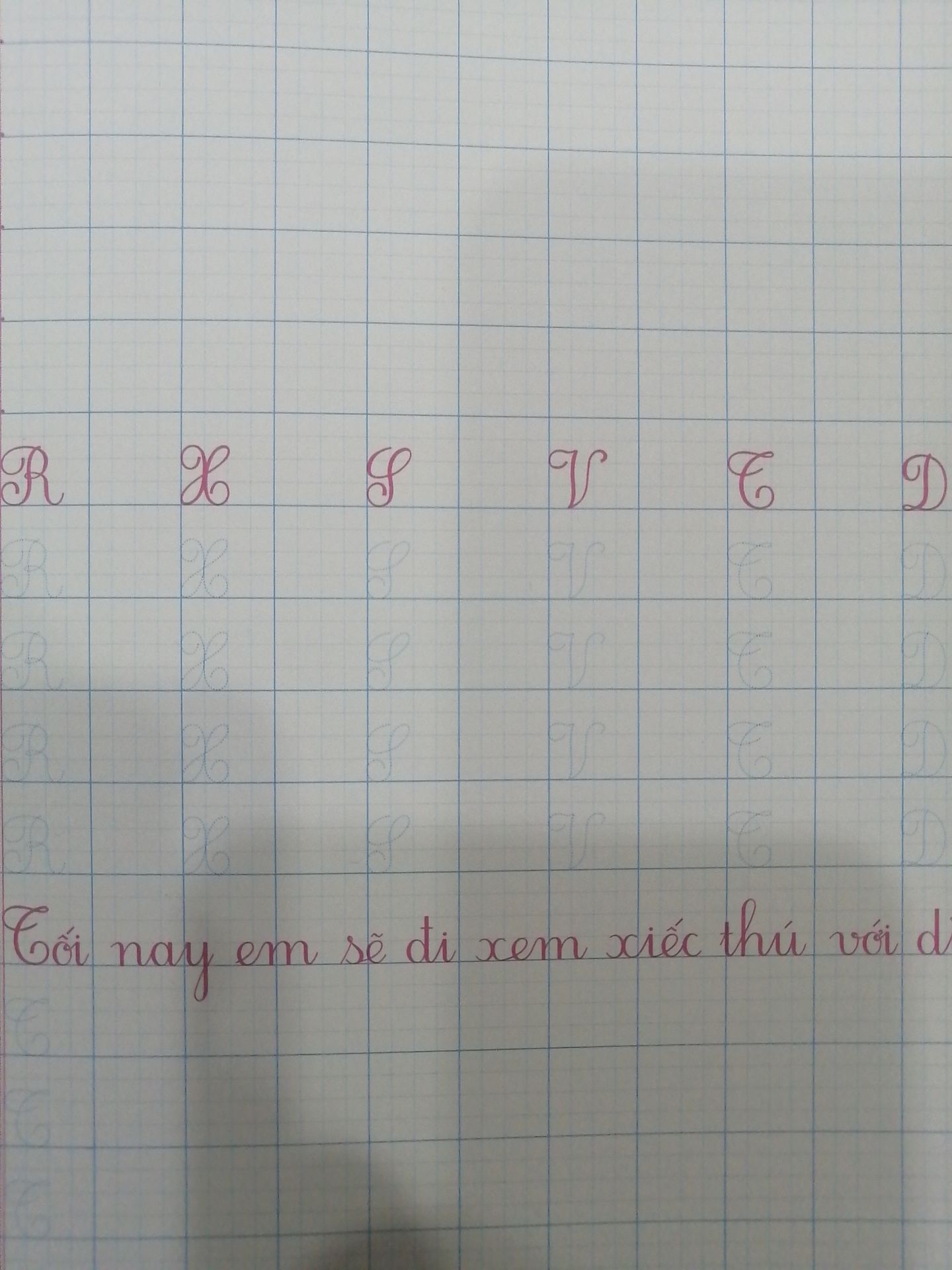 Tập viết được in trên giấy dầy, giấy rất đẹp, thích hợp cho bé đã rành đồ nét sang cuốn này