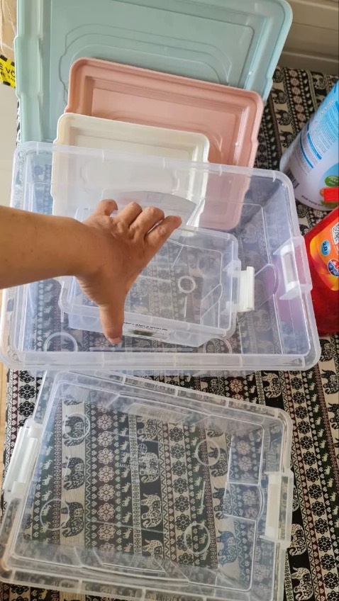 Hộp nhựa rất cứng và bền 
Mua 3 hộp mà ck mình ổng lấy 1 hộp đựng đồ nghề đi làm