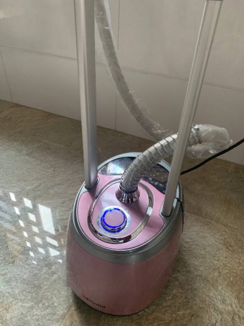 Dùng 3 ngày r mình mới đánh giá, hơi phụt lên 1 đống luôn, nước nhanh sôi, là mượt, phẳng, giá cả oke .. sử dụng siêu dễ luôn chỉ cần vặn 1 nấc cùng chiều kim đồng hồ là oke nha các mẹ. có sách hướng dẫn và phiếu bảo hành đầy đủ. sp này bảo hành 3 năm nhé yên tâm 100% luôn