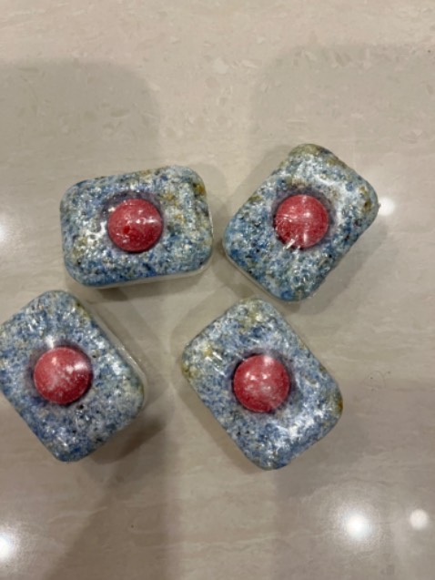 Sản phẩm bị mốc, bở nhưng cửa hàng không xử lý thoả đáng.