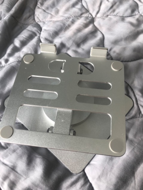 Chất liệu hợp kim nguyên khối như mô tả, hoàn thiện tinh xảo cách góc tiếp xúc ipad đều có silicon chống trầy, giá cao nhưng mình rất hài lòng về sp xịn xò này