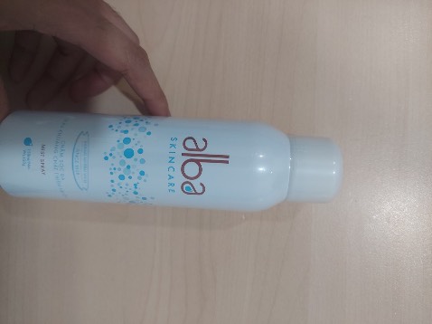 Mình dùng chai thứ 2 rùi thấy okie lắm, cấp ẩm tốt nha. Mình dùng hàng ngày để da không bị khô á