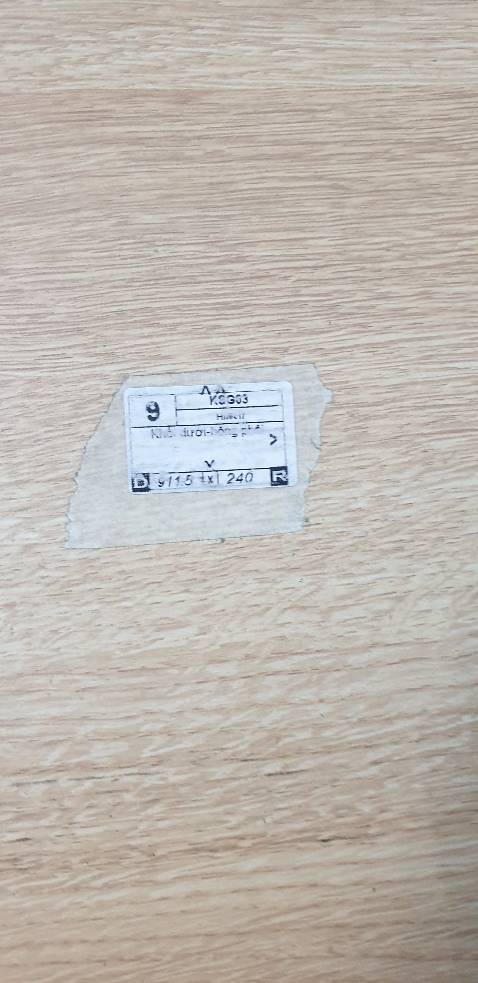 Lắp ráp hơi khó khăn với người 0 có kn. Mọi người nên để nằm rồi lắp, chú ý lỗ khoan bắt vít 0 đối xứng, 1 lỗ gần 1 lỗ xa.
Shop hướng dẫn chưa đc chi tiết lắm, video hoàn toàn có thể in ra, còn nếu quay video thì nên quay người thật lắp mẫu có ích hơn.
1 vài lỗi nhỏ bỏ qua được nhưng 1 miếng chân thì lỗi hơi nặng làm tủ bị cập kênh.
Tủ cũng 0 chắc chắn lắm nếu có lực tác động. Hình như shop có cho đồ neo nhưng lại không có hướng dẫn, 0 biết làm sao để cố định tủ vào tường cho an toàn.
Còn 1 điểm nữa là mình bắt vít đa phần toàn bị lồi mặc dù đã căn rất chuẩn, thành ra miếng dán rất hay nhưng cũng 0 dùng được.