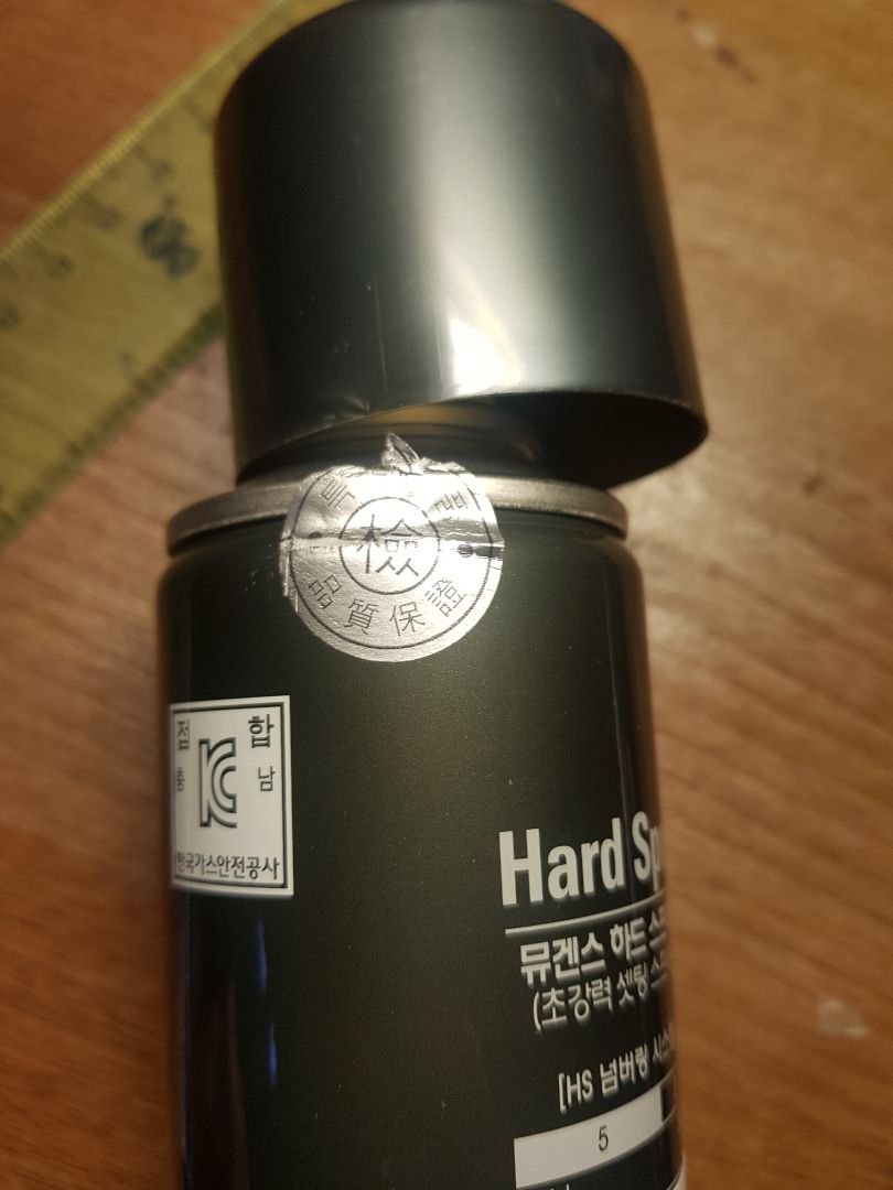 Tiki giao hàng rất nhanh, đóng gói cẩn thận nhưng mình chưa hài lòng về sản phẩm lắm. Khi nhận được hàng thì sản phẩm đã bị mở ra rồi, tem dán có dấu hiệu bị bóc. Vở bị móp 1 phần.