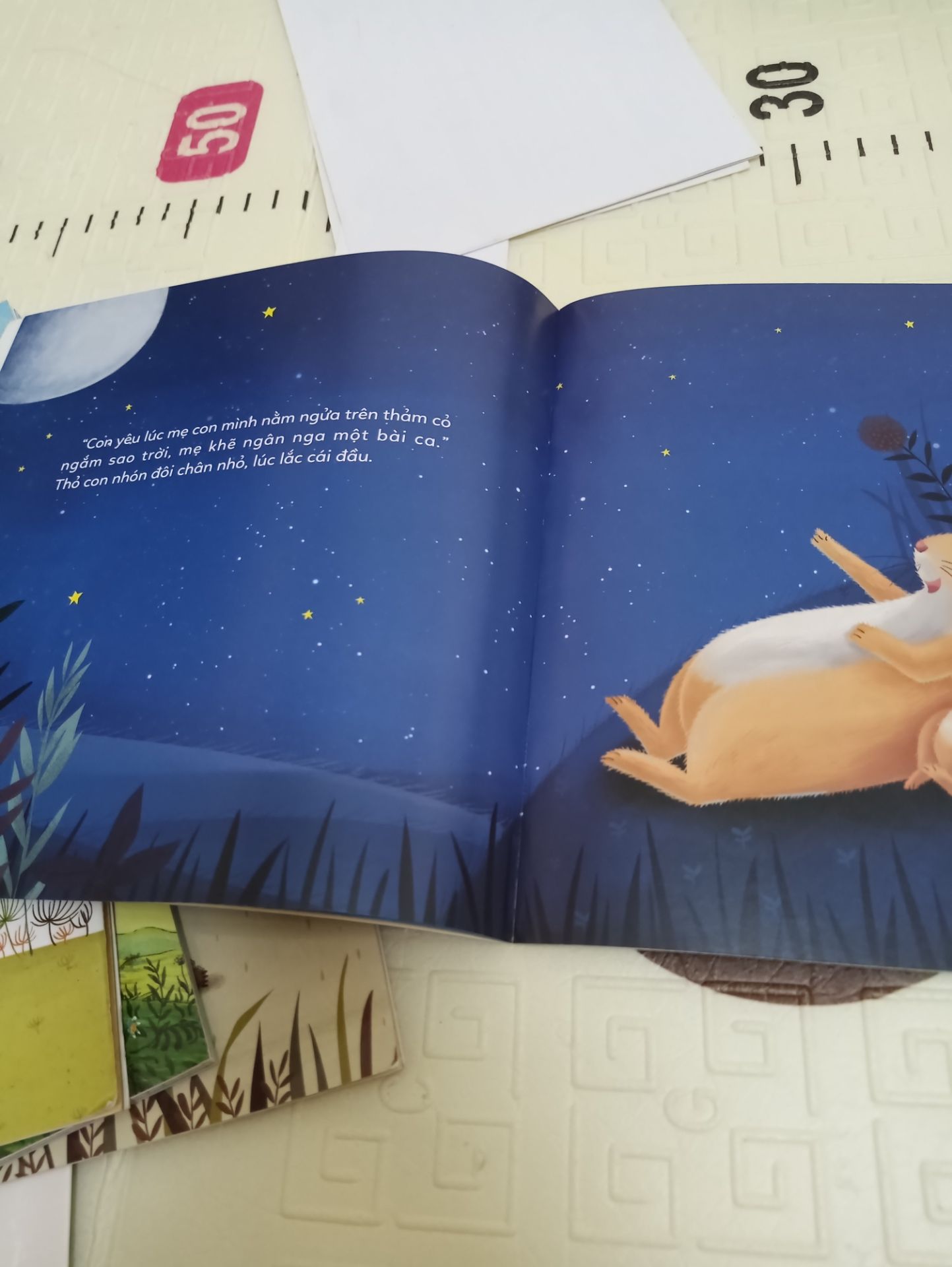 Sách rất thú vị, nên mua cho bé. Bé nhà mình rất thích.