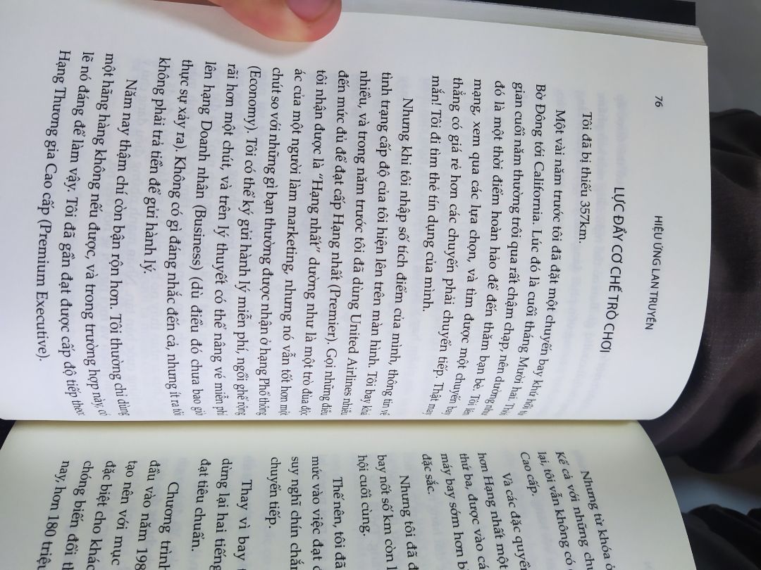 nội dung do chưa đọc nên mình chưa bình luận đc. nhưng về chất lượng hàng và cách đóng gói thì nhà sách fahasa chưa bao h làm mình thất vọng. Cuốn này mua về đc bọc kính đàng hoàng rất thích.