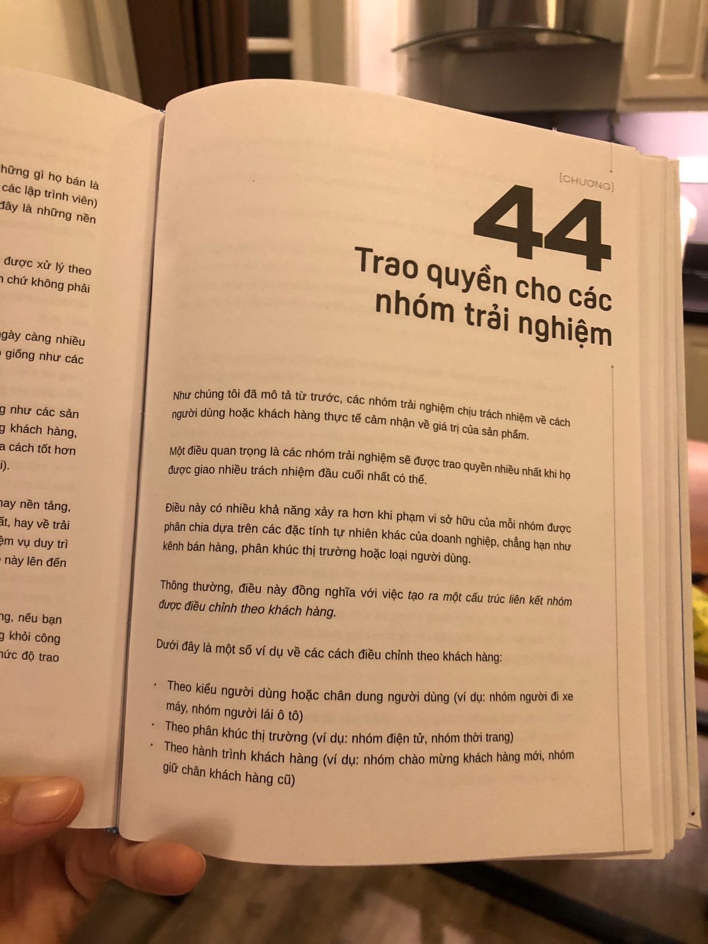 Tui đã mua cả bộ hashtag technology sau khi đọc cuốn LOVED, là dân MKT nên cũng muốn hiểu toàn bộ về lĩnh vực mà mình mới làm này.
Bộ này gồm 3 cuốn với 3 chủ để khác nhau (Phát triển sản phẩm - Xây dựng đội nhóm - Marketing). 3 chủ đề này thì cũng có nhiều sách rồi nhưng bộ này lại tập trung vào khai thác mỗi lĩnh vực công nghệ thôi nên nội dung rất cô đọng.
Sách đẹp, nội dung hay mỗi tội hơi dày :(( Bác nào lười đọc thì cứ mua trước chủ đề mà mình quan tâm nhất thôi nhưng mình khuyên là nên đọc cả 3 nhé vì nó cũng có liên quan đến nhau.