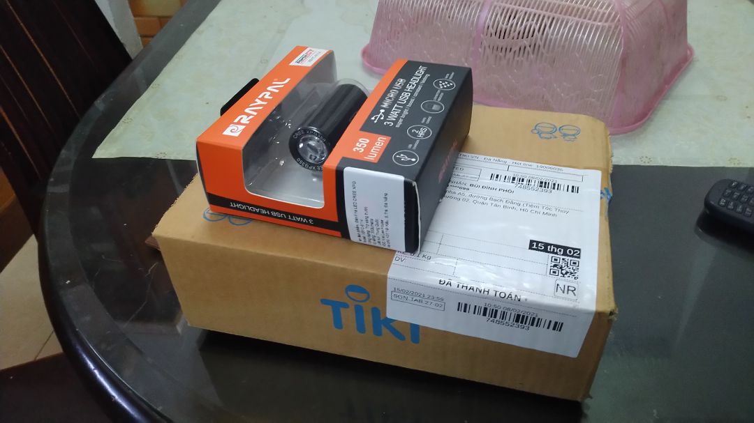 Đặt dịp cận tết nên giao trễ hơn dự kiến 1 ngày, đèn sáng ok, có điều cái dây đai cao su không biết có chắc không, để dùng thử thời gian mới biết. hàng thì đúng như quảng cáo.