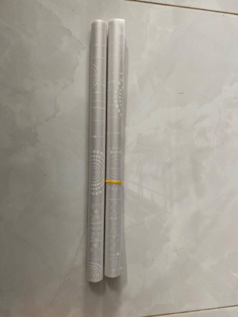 Shop gửi sai mẫu. Giao lại mẫu hoa tuyết giúp mình nhé. Thanks