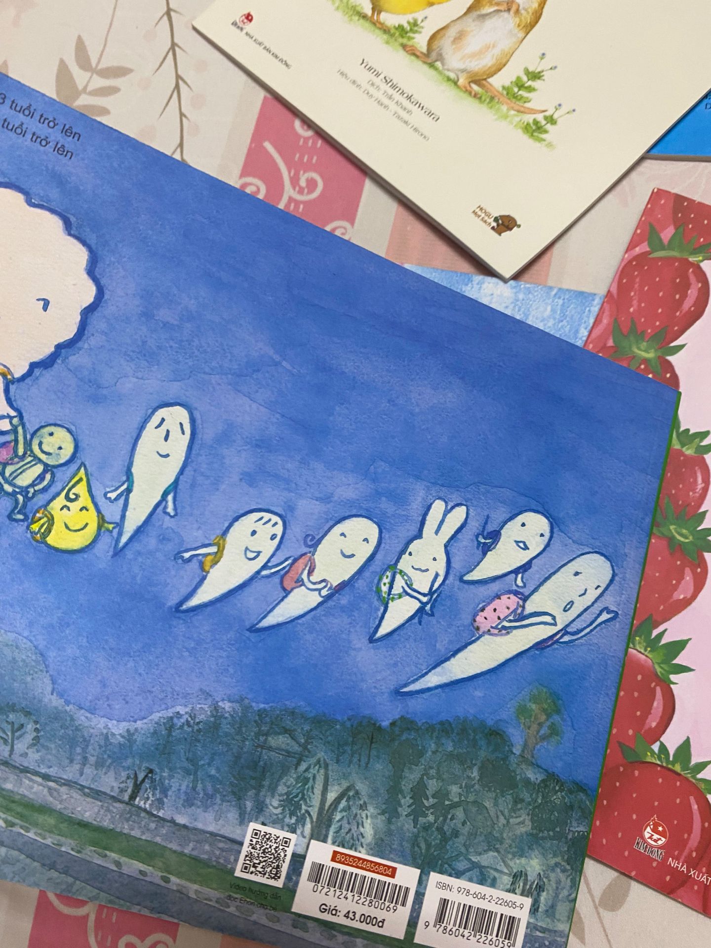 Gói kĩ.sách đẹp.hình vẽ sắc nét,chỉnh chu, còn được tặng thêm cả tấm hình dán