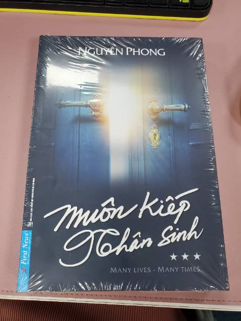 - Đóng gói: cẩn thận, có bọc bìa
- Ship: nhanh lắm 1 ngày thì phải
- Chất lượng giấy, in: in rất rõ nét, giấy dày dặn giở sách đầm tay, đóng gáy chắc chắn, sách thơmmm mùi sách mới nữa
- Nội dung: rất hay, hay hơn 2 phần trước nữa, một cái kết rất tuyệt vời