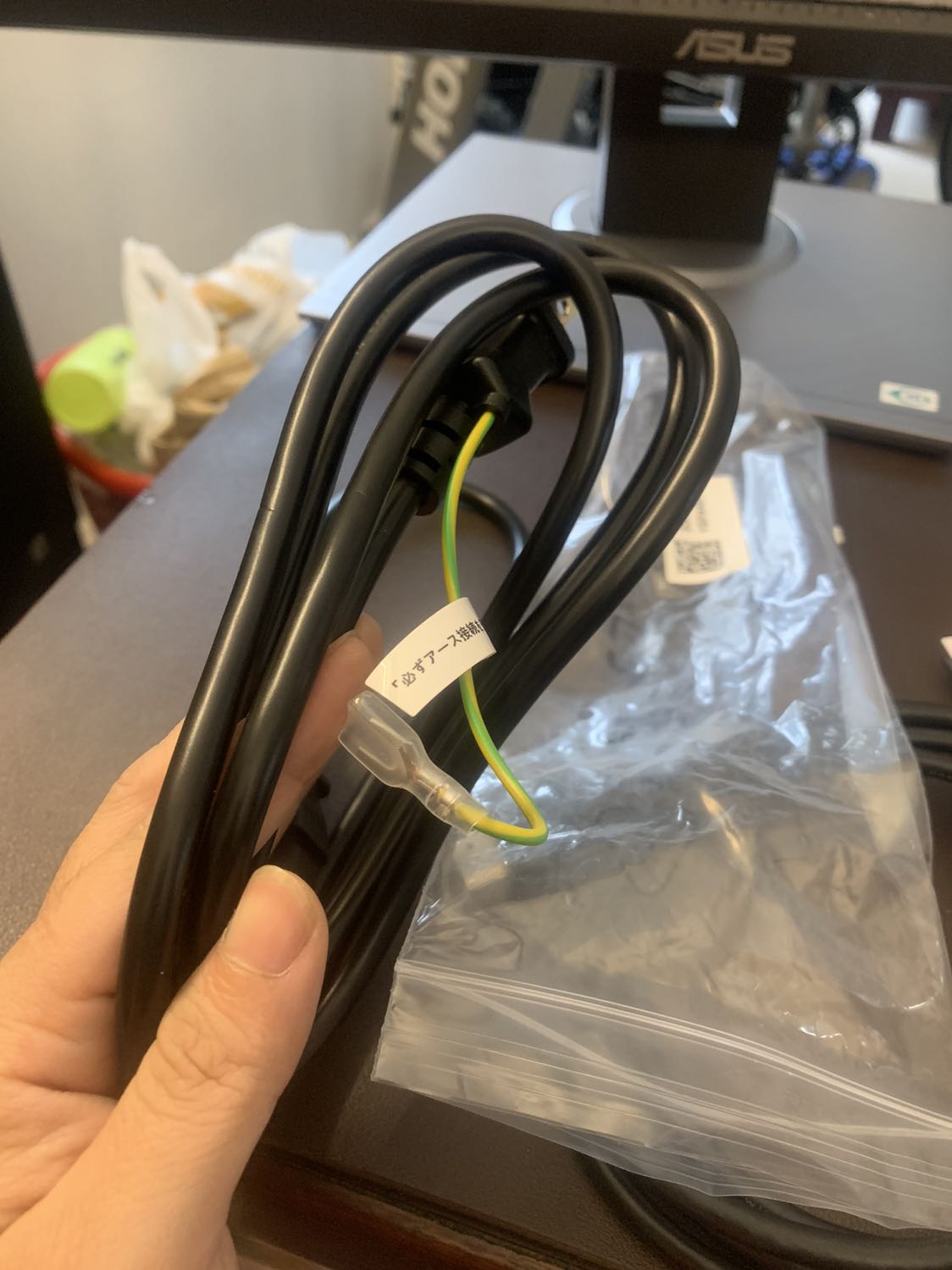 Sản phẩm đẹp. To. Nét. Không điểm chết. Sử dụng rất thích. Thích hơn Dell