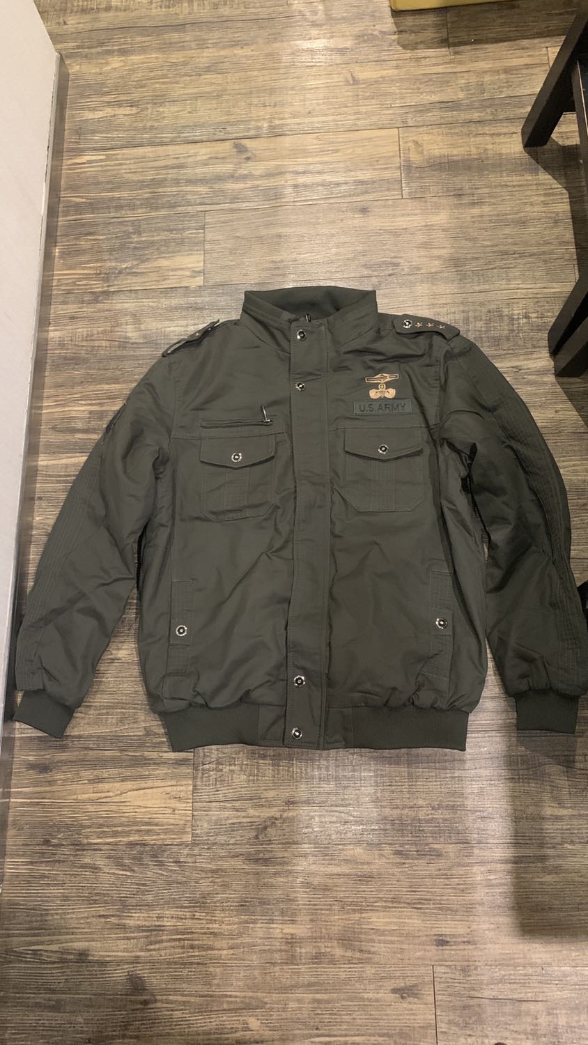 Mặc ấm và may cũng OK tuy các chữa và hình thêu hơi nhỏ và đơn giản cho cảm giác giả giả quê quê thế nào ấy. Nhưng thôi, mặc quanđỡ mùa đông giá rứt là Ok rồi