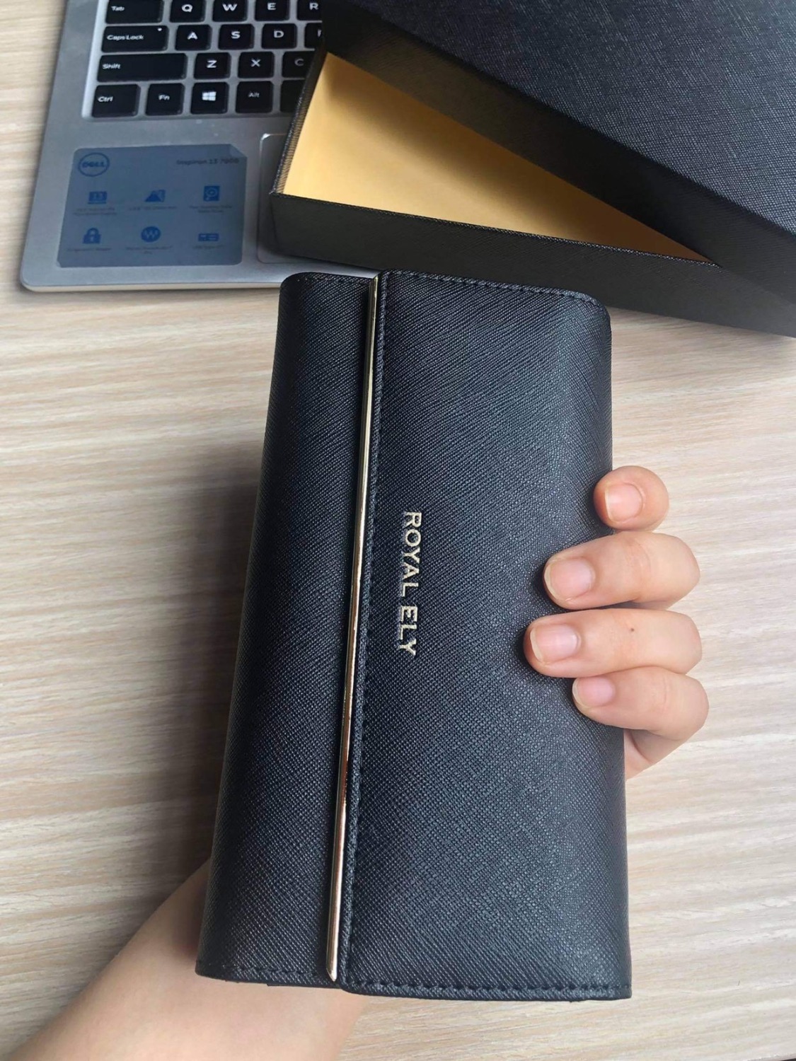 Mình vừa nhận hàng sáng nay, giao hàng nhanh chóng quá hihii
Gửi shop ít ảnh mình chụp lại nè, sản phẩm quá đẹp so với tưởng tượng luôn , thích thật ấy. Cảm ơn shop nhiều ạ! Mình vừa nhận hàng sáng nay, giao hàng nhanh chóng quá hihii
Gửi shop ít ảnh mình chụp lại nè, sản phẩm quá đẹp so với tưởng tượng luôn , thích thật ấy. Cảm ơn shop nhiều ạ!