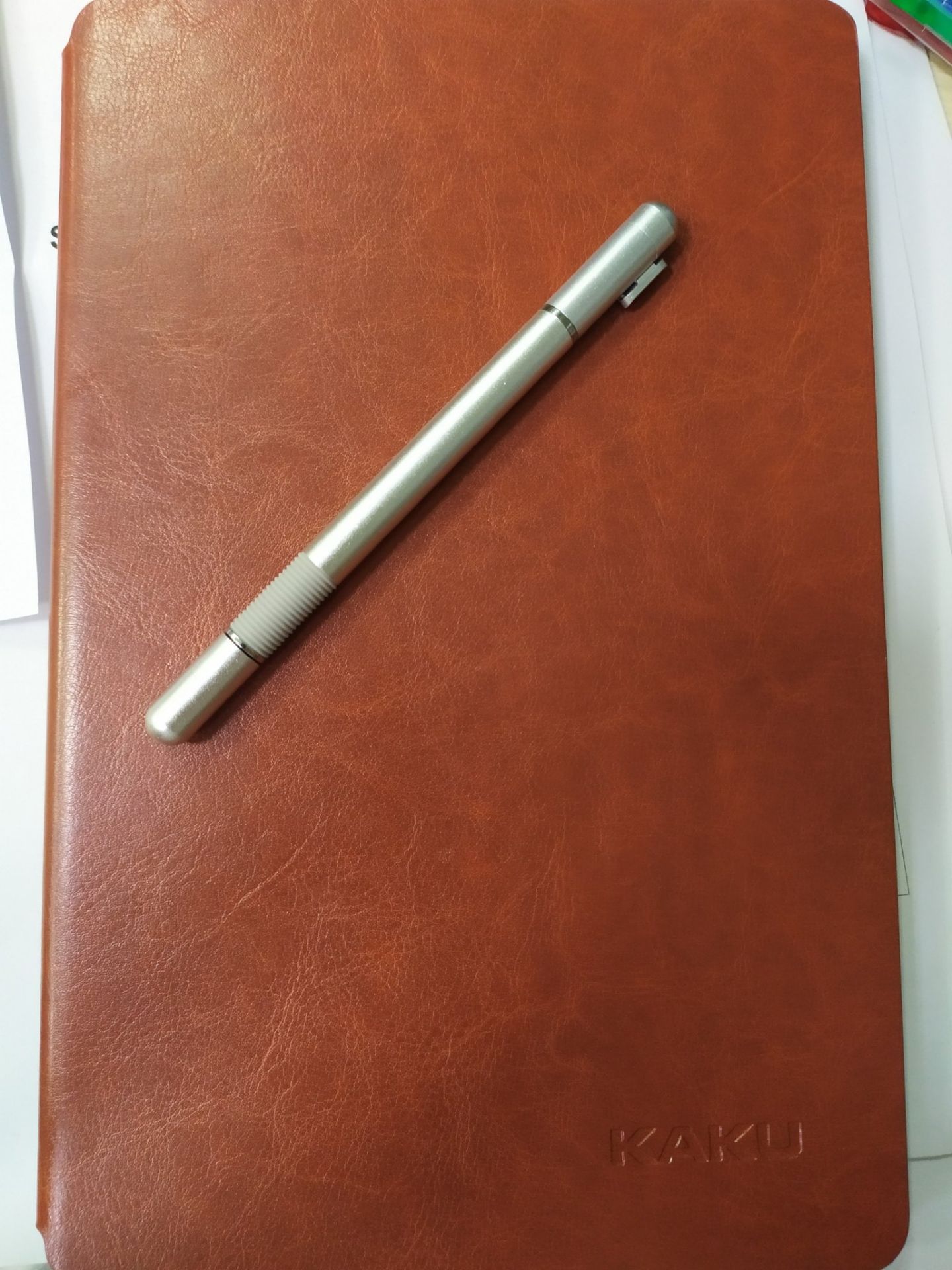 Sản phẩm bao da như hình, nhìn vẻ ngoài chắc chắn, giao hàng nhanh! Chất lượng chắc phải dùng một thời gian mới biết được!