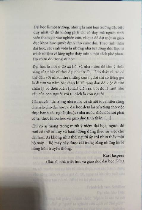 NÓI THẬT LÒNG THÌ ĐÂY LÀ CUỐN SÁCH LÀM TÔI CẢM THẤY HẠNH PHÚC.
một cuốn sách cực kỳ đáng đọc và hay, dành cho dân nghiên cứu học thuật và những ai muốn lên kế hoạch học tập suốt đời cho bản thân.
không có gì để chê từ văn phong của tác giả đến cách trình bày-in ấn của nxb và đến cả việc đóng gói-giao hàng. không bị gãy gáy, góc sách cũng còn nguyên vẹn. trang giấy in bên trong không lem màu, đặc biệt là mùi thơm của sách. 
tôi đã chờ đủ lâu để tiki giảm giá và freeship cho cuốn này và vừa đúng lúc cầm lên tay sau một thời tình cờ đọc được sách trong thư viện trường đại học.
cuốn này thực sự rất đáng để tìm-mua và để đọc.