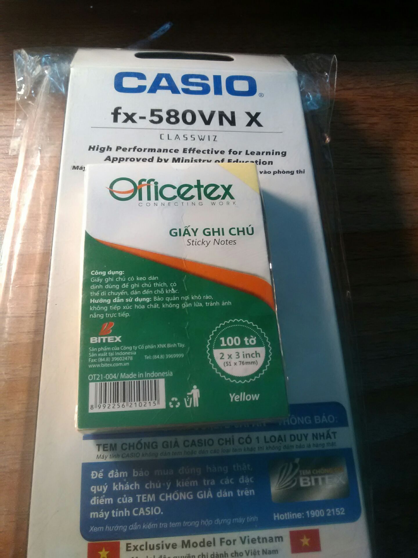 Hàng tốt,giao hàng nhanh,chính hãng Bitex,tính toán thôi rồi.Rất đáng đồng tiền mà còn tặng thêm quyển sổ note nhỏ nữa.Nhưng mình khó hiểu ở chỗ:tiki cho mình những 2 tấm thẻ bảo hành 5 năm.
Ai phân vân thì nên mua sản phẩm này.