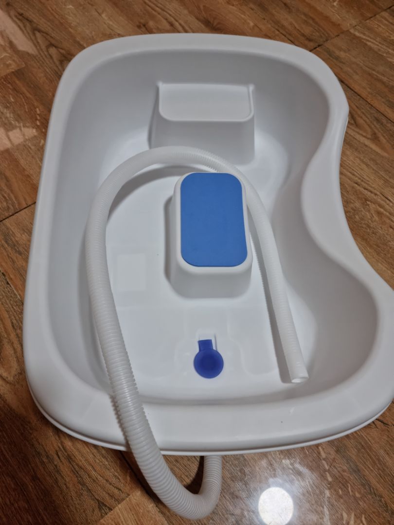 mình thấy cũng chắc chắn, không mùi,có cả ca múc nước và dụng cụ cào khi gội khá êm ,đóng gói cẩn thận