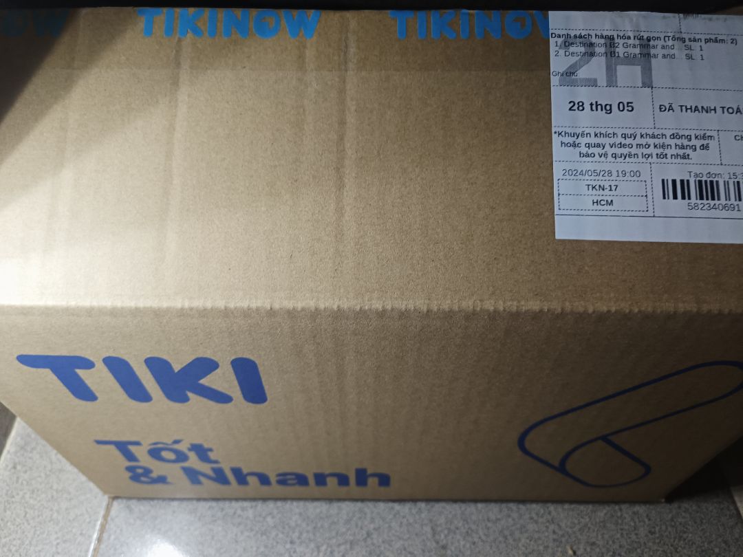 Có 2 cuốn sách mà Tiki cho cái hộp siêu to khổng lồ, với bọc sách có chống sốc nữa, 5 sao k nói nhiều.