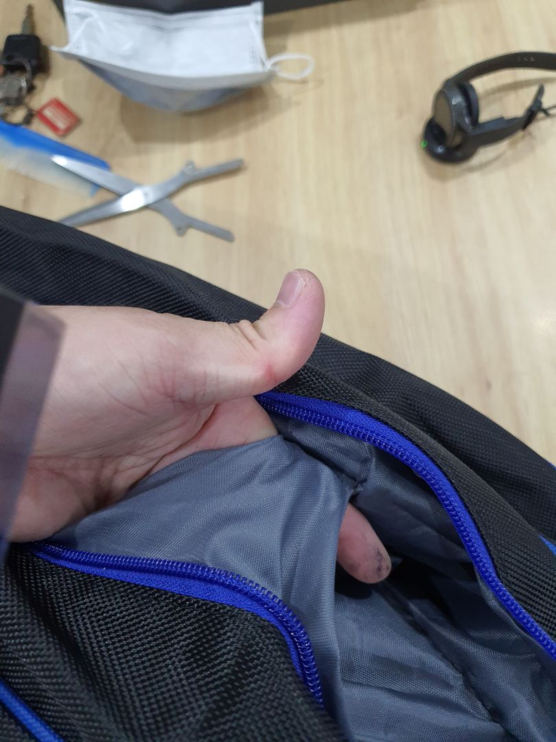 vải dày, khá chắc chắn. Giao hàng nhanh. Tuy nhiên khoang chứa giày bị may lỗi