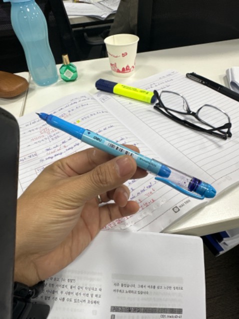 Mực hơi đậm nhưng chất lượng bút OK