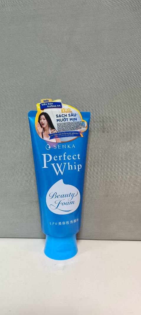 Có tạo bọt. Làm sạch nhẹ nhàng.