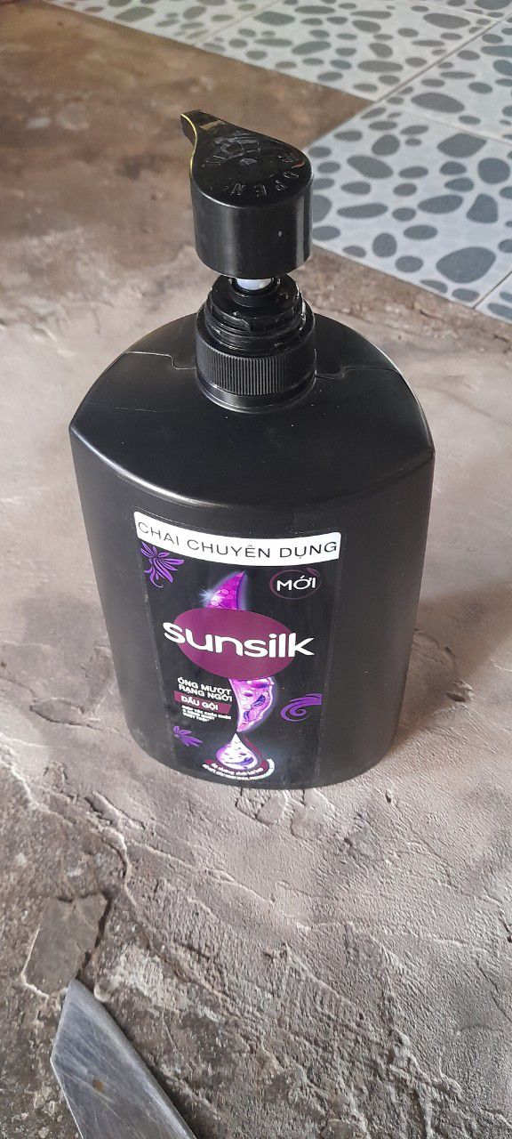 đặt màu vàng , giao màu đen , Tiki dạo này mua hàng giao sai hai lần , đổi trả thì lâu , nên phiền phức , nên xem lại cách làm việc