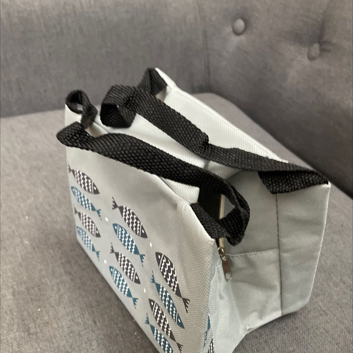 Đặt hình túi dán. Giao túi dây kéo. Kích thước đúng mô tả của SP. CLuong cũng được.