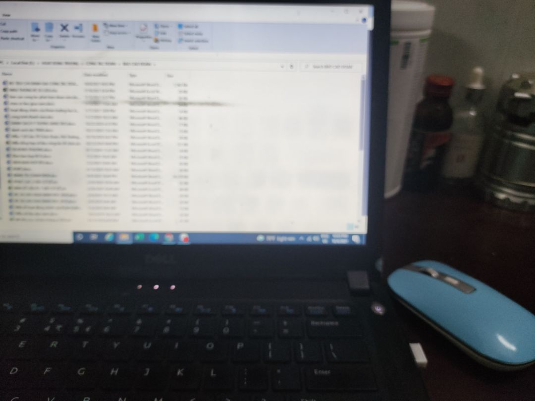 Chuột lỗi, không hoạt động. 
Nhận hàng, chuột đẹp, đem ra sạc đầy đủ nhưng đến ghi cắm vào máy thì hết cảm xúc. Rà mỏi tay vẫn không nhận. Restart lại laptop, cài cắm đủ kiểu vẫn chết cứng. Đề nghị đổi trả hàng