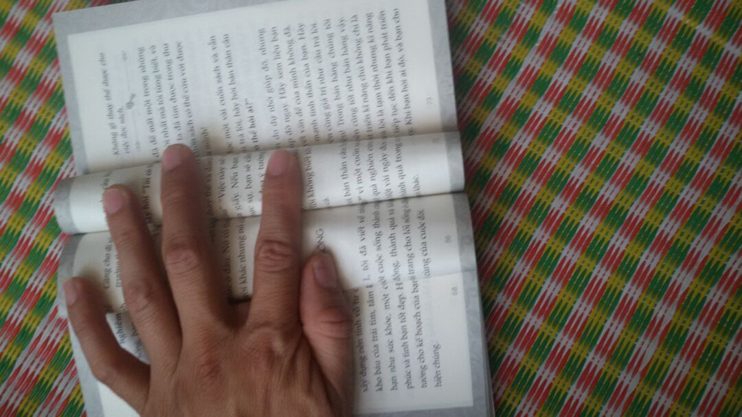 nhầm lẫn giữa các trang sách trong thứ tự và còn thiếu cả vài trang sách . bởi vậy đọc rất không hài lòng chút nào . sách của thái hà books hẳn hoi