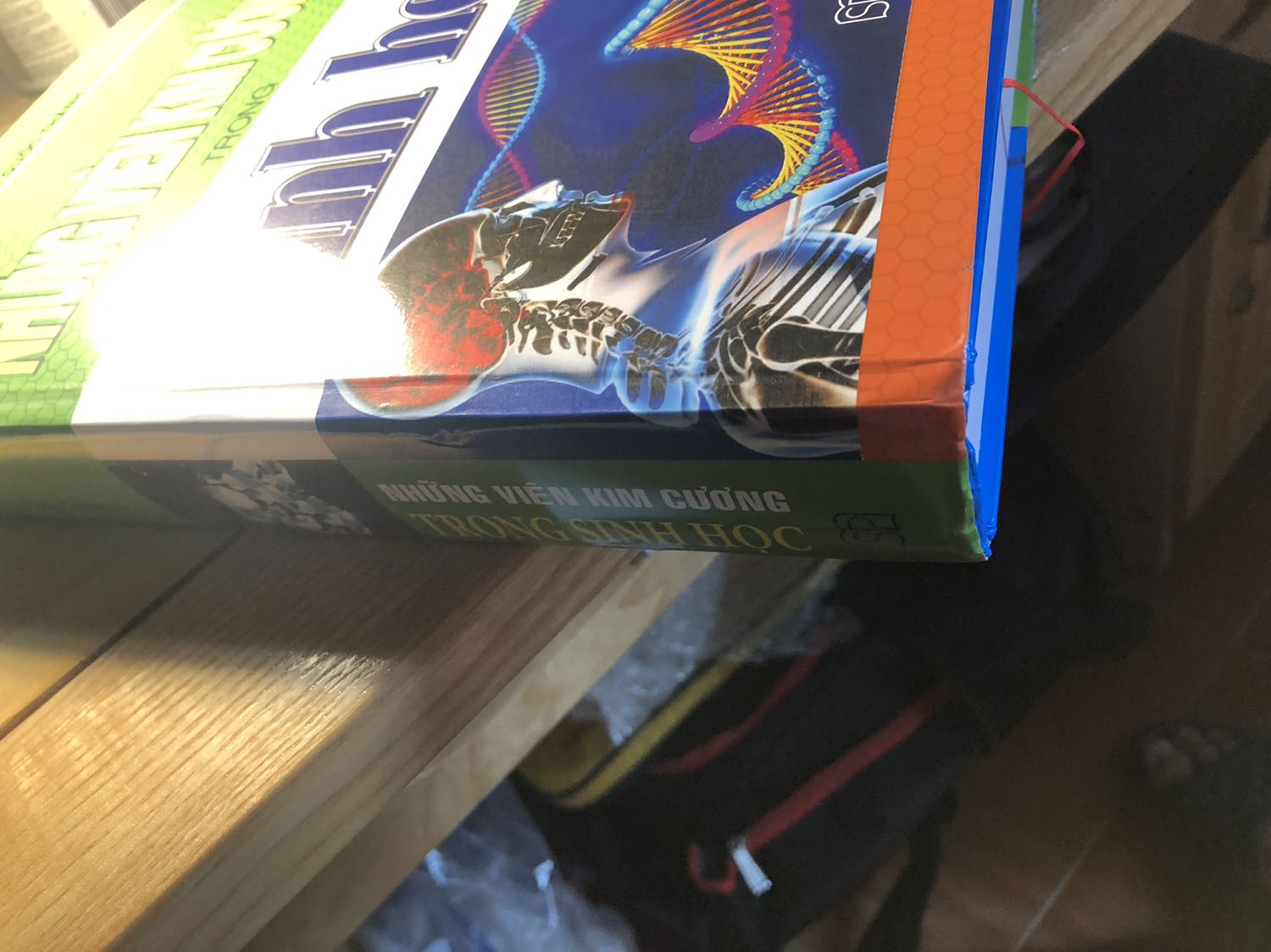 Kiến thức OK. Sách tạm ổn nhưng e hỏi là sao bìa sách lại rời ra ah. Do sách ban đầu như thế hay lỗi ah???