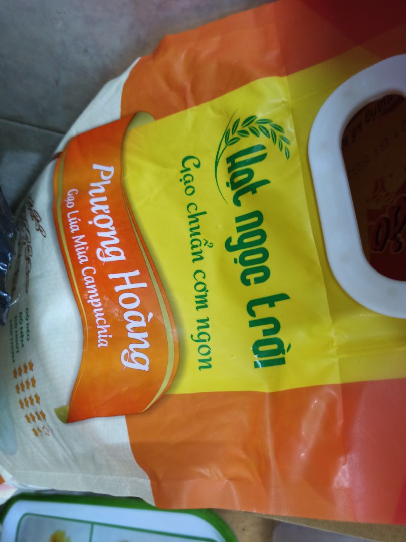 Gạo thơm ngon, giá khá ổn định, GĐ thích ăn loại gạo này. Mua trên Tiki lần thứ 3 rồi.