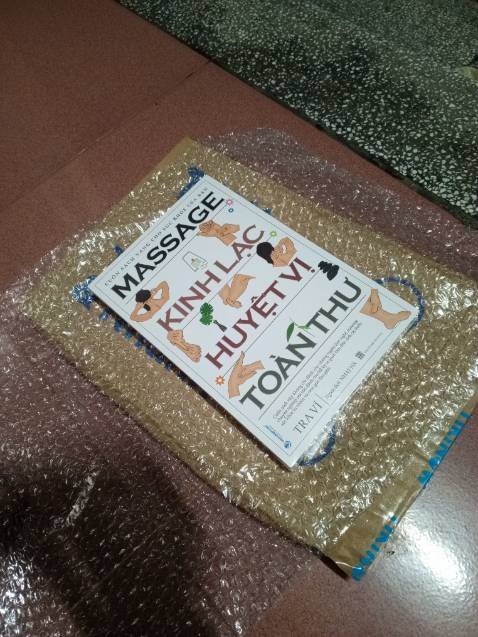 Đóng gói cẩn thận. Giao hàng đúng hẹn. Sách in từ 2024 nhưng vẫn thơm mùi giấy. Mua sách ở Tiki là chuẩn nhất luôn.