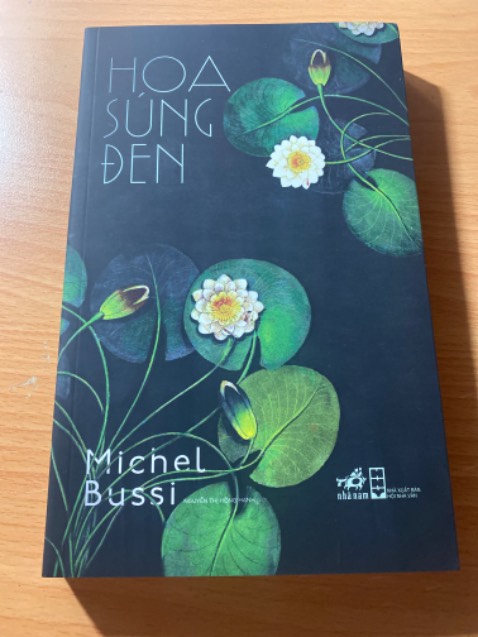 Sách được giao đến hẹn và anh shipper cũng rất thân thiện, niềm nở.
Về phần sách, sách rất đẹp và chất lượng. Tuy mặt sau của sách hơi bị xước một tí nhưng nhìn chung nó không làm ảnh hưởng quá nhiều đến thẩm mĩ của sách. 
Tổng kết thì sách rất chất lượng và rất đáng tiền.
