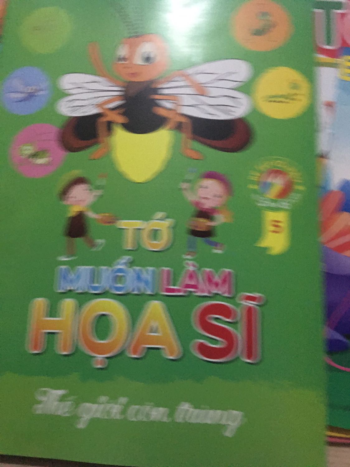 Mua rất nhiều về, bọn trẻ rất thích ham lắm, tranh nhau rùi vẽ tối ngày