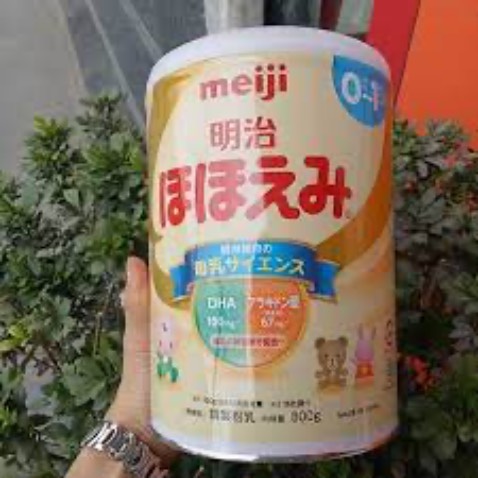 Sản phẩm sữa Meiji hiện có dòng Meiji 0 dành cho các bé 0 – 1 tuổi. Ở giai đoạn chuyển tiếp, Meiji 9 là lựa chọn hết sức thích hợp. Công thức sữa Meiji giúp hệ xương – răng của bé chắc khỏe, tăng cường đề kháng và bảo vệ tối đa hệ tiêu hóa còn non nớt.
