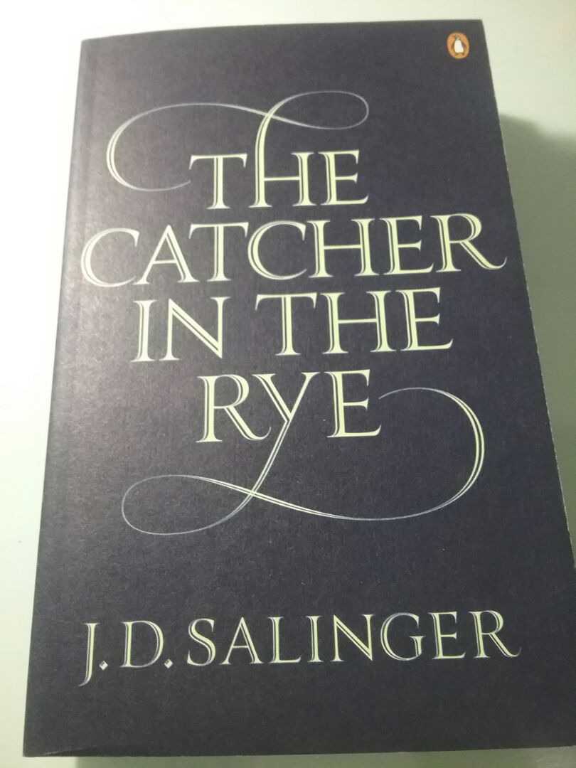 Thật sự là mình thấy bìa sách không được dày dặn lắm, và chữ thì bé so với các quyển sách ngoại văn khác mình có. Được cái cầm trên tay vừa vặn, nhẹ nhàng. Thật sự là mình thấy bìa sách không được dày dặn lắm, và chữ thì bé so với các quyển sách ngoại văn khác mình có. Được cái cầm trên tay vừa vặn, nhẹ nhàng.