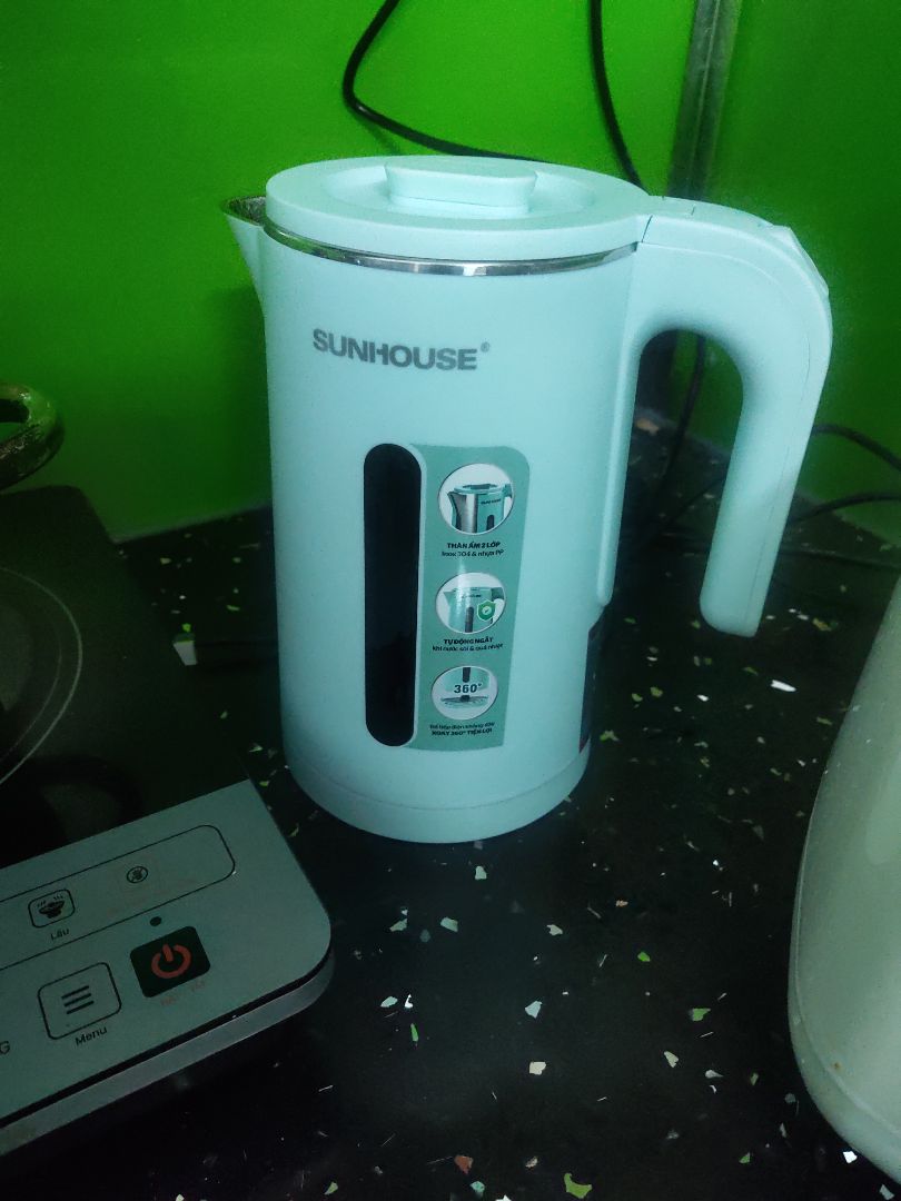 xuống 1 sao. nhìn đẹp nhưng thiết kế sai lầm. Tay cầm ko chịu lực mới nấu vài lần đã nứt gãy ra. Mặc dù gia đình kỹ tính nấu lượng nước vừa phải theo chỉ định không nấu nhiều và cầm rất cẩn thận. Thất vọng với sunhouse và tikitrading chọn lựa. Mn cần thận trọng khi mua về.