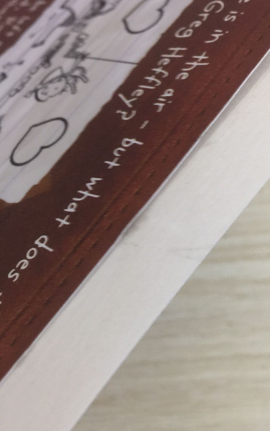 Sách có chút dơ nhưng vì tiki cho bọc sách nên bỏ qua :) Tiki giao hàng không quá 1 ngày, quá thích! 

Quyết định mua để “tắm” tiếng Anh vì “Diary of a wimpy kid” có nội dung thú vị, nhí nhảnh, hài hước và từ ngữ thông dụng trong giao tiếp hằng ngày, dễ đọc. Chất giấy xốp, mỏng, hơi ngả màu nên không chói mắt, giấy lốm đốm như giấy tái chế chứ không mịn. Tập này có 217 trang truyện.

Canh sale cuốn khác và có phiếu giảm 50k cho đơn 299k nên chốt luôn :)). Dù sao cầm trên tay cuốn sách vẫn thích hơn đọc ebook :(